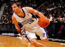 ag体育平台-关键时刻萨克拉门托国王调整名单以备社区盾，主帅复盘环节打磨，信心回归，细节决定成败